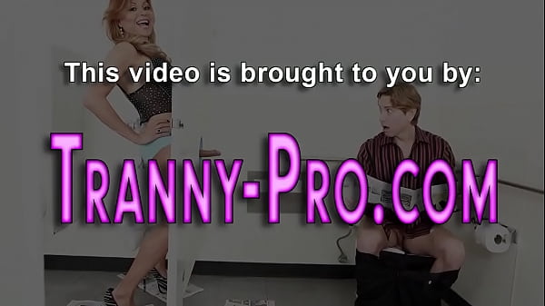 Trans babe gets facialized