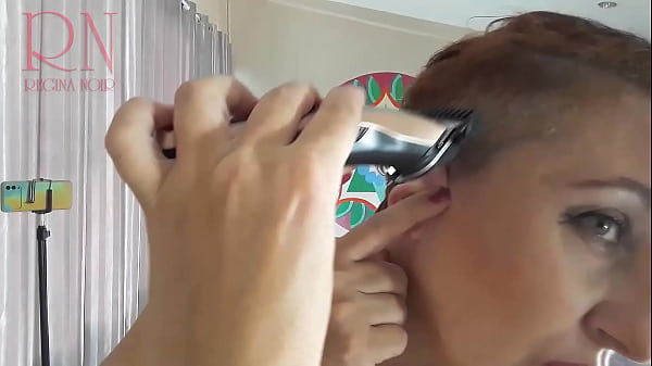 Naked nudist hairdresser. She cuts her own hair. Regina Noir Camera 1 selfie